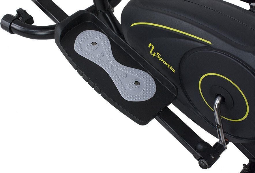 Ellipsemaskin Trening med sort og grå fotpedal, synlig svinghjul med gule detaljer og pedalarm fra siden.