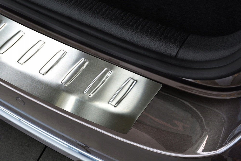 Avisa bakfangerbeskytter til Vw Passat B7 Alltrack / Silver Edition – sølv børstet