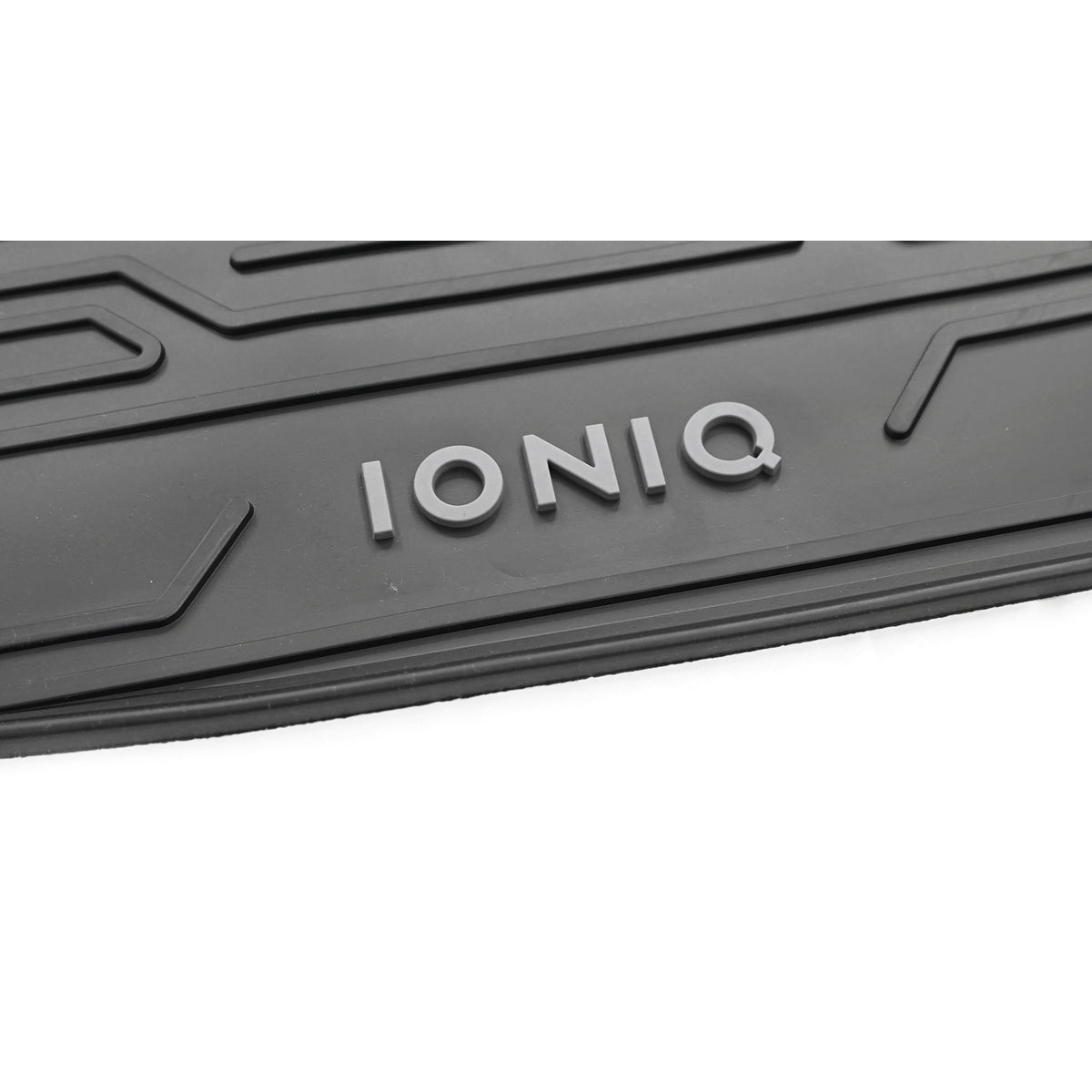 Komplett sett med TPE-gummimatter for Hyundai Ioniq 6 2022– vist forfra og bakfra