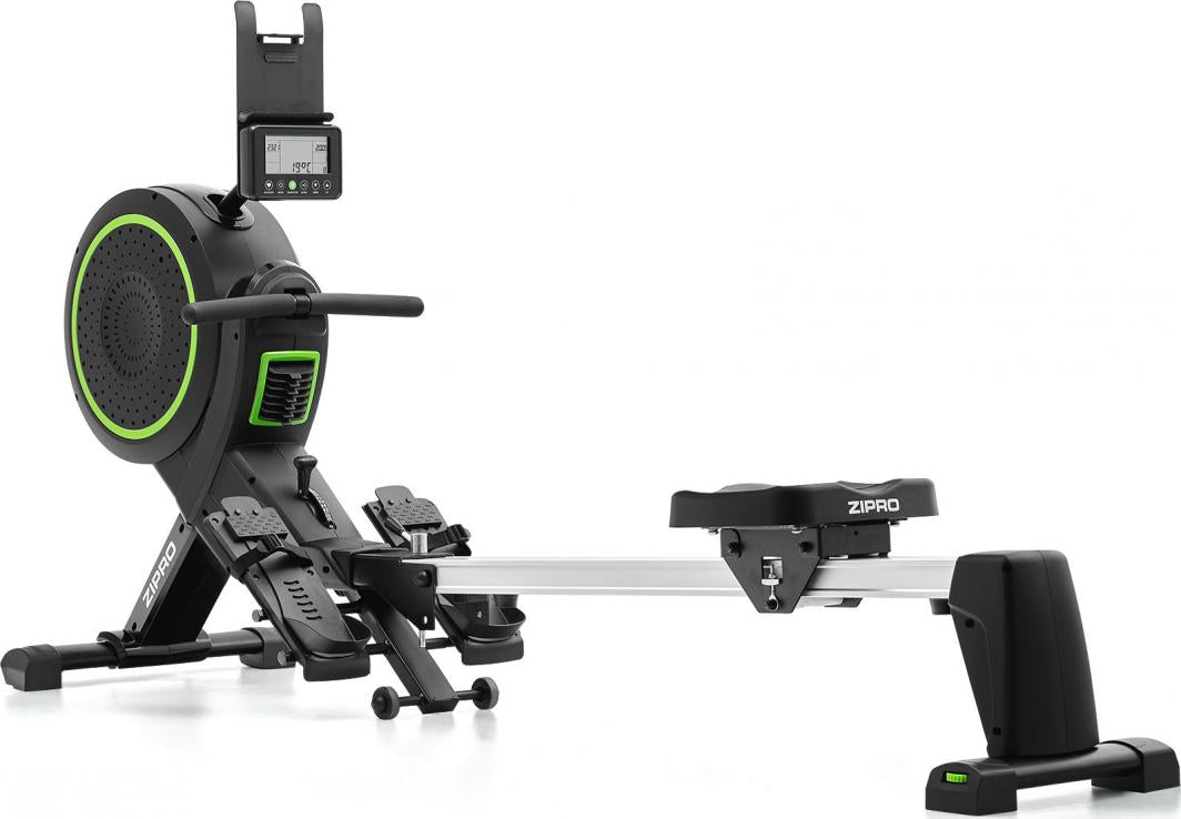 Romaskin i sort og grå med grønne detaljer, synlig skjerm, sete, fotplater og håndtak, merket ZIPRO.