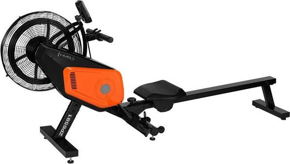 Romaskin Sammenleggbar i sort og oransje med vifte, justerbart sete, fotstøtter og håndtak, sett bakfra.