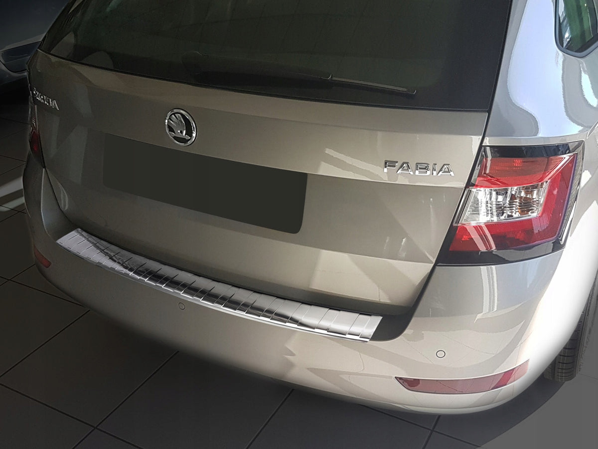 Avisa bakfangerbeskytter til Skoda Fabia III Stasjonsvogn facelift – enkel 3M-montering