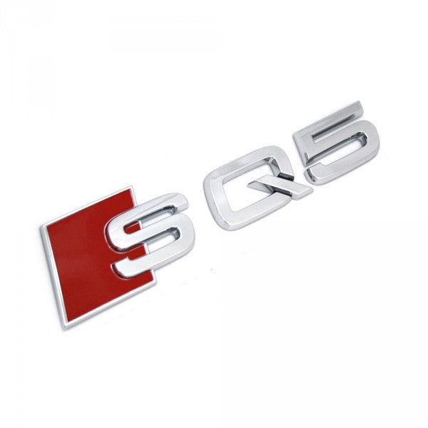 Emblem/logo til Audi SQ5 Chrome i krom og rød for bakluke, laget av ABS Automotive