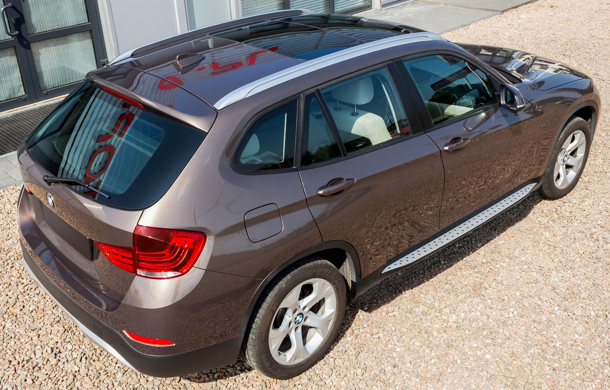 Stigtrinn fra Ventshield til Bmw X1 (E84) 2009-2015 i aluminium og ABS med monteringssett