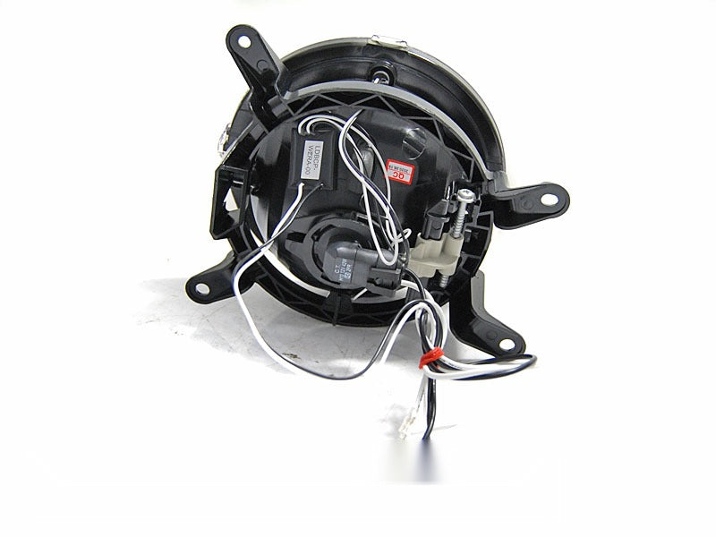 Frontlykter Ford Mustang 04-09 sett fra siden — profil synlig.