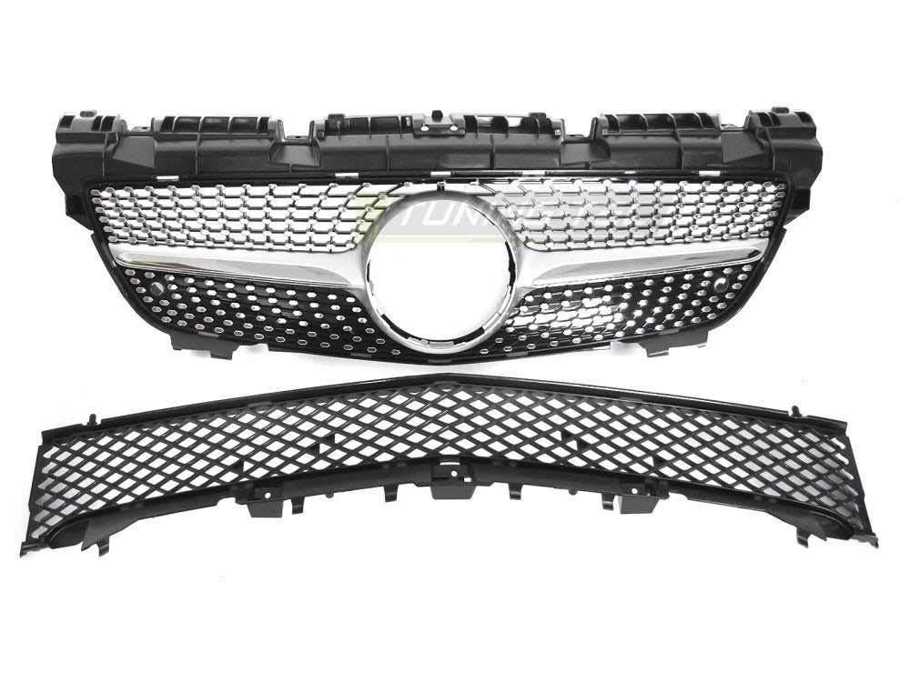 Detaljbilde av Grill SLK R172 11-15 sølv/krom med lamellstruktur og emblemfeste.
