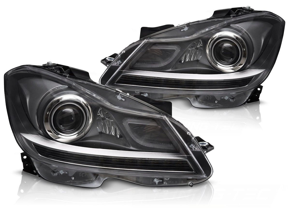 Frontlykter til Mercedes W204 Xenon 11-14 – komplett par på hvit bakgrunn, hovedbilde
