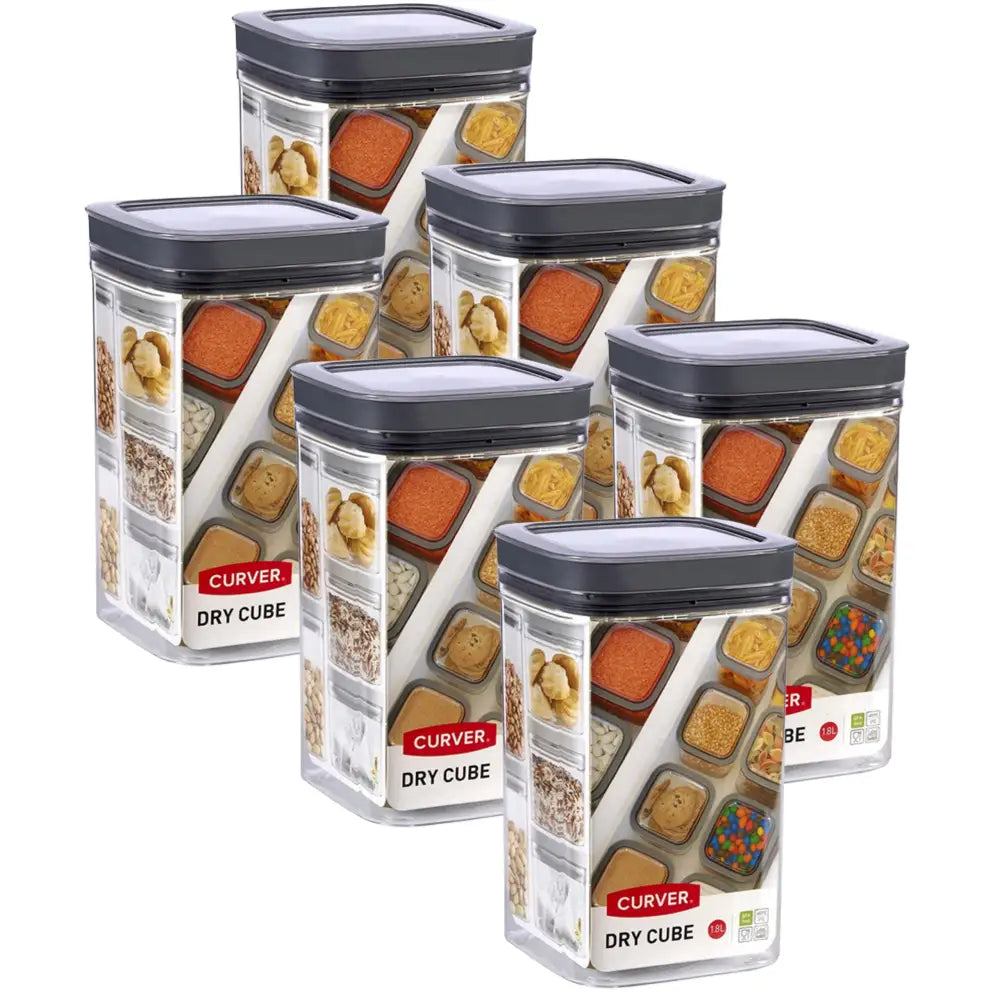 Beholder for tørrvarer, fem gjennomsiktige bokser med svarte lokk og etiketter med matmotiver og rødt merke.