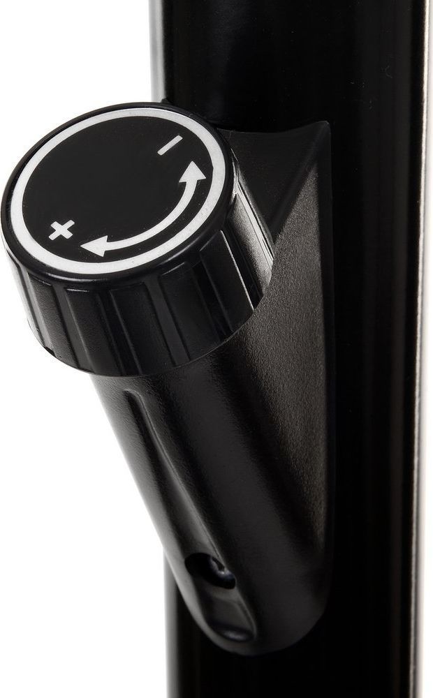 Trening Sykkel sort skrue med riflet overflate og hvit pluss- og minusmarkering på svart rundt rør.