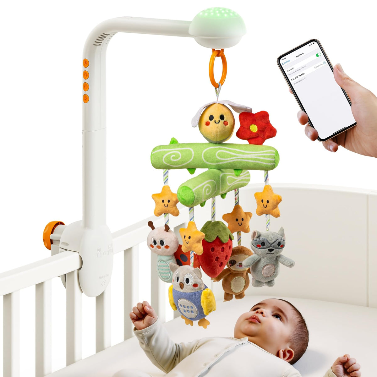 Uro Baby babymobil med fargerike dyr, stjerner og frukt henger over baby i sprinkelseng, styres med mobil.