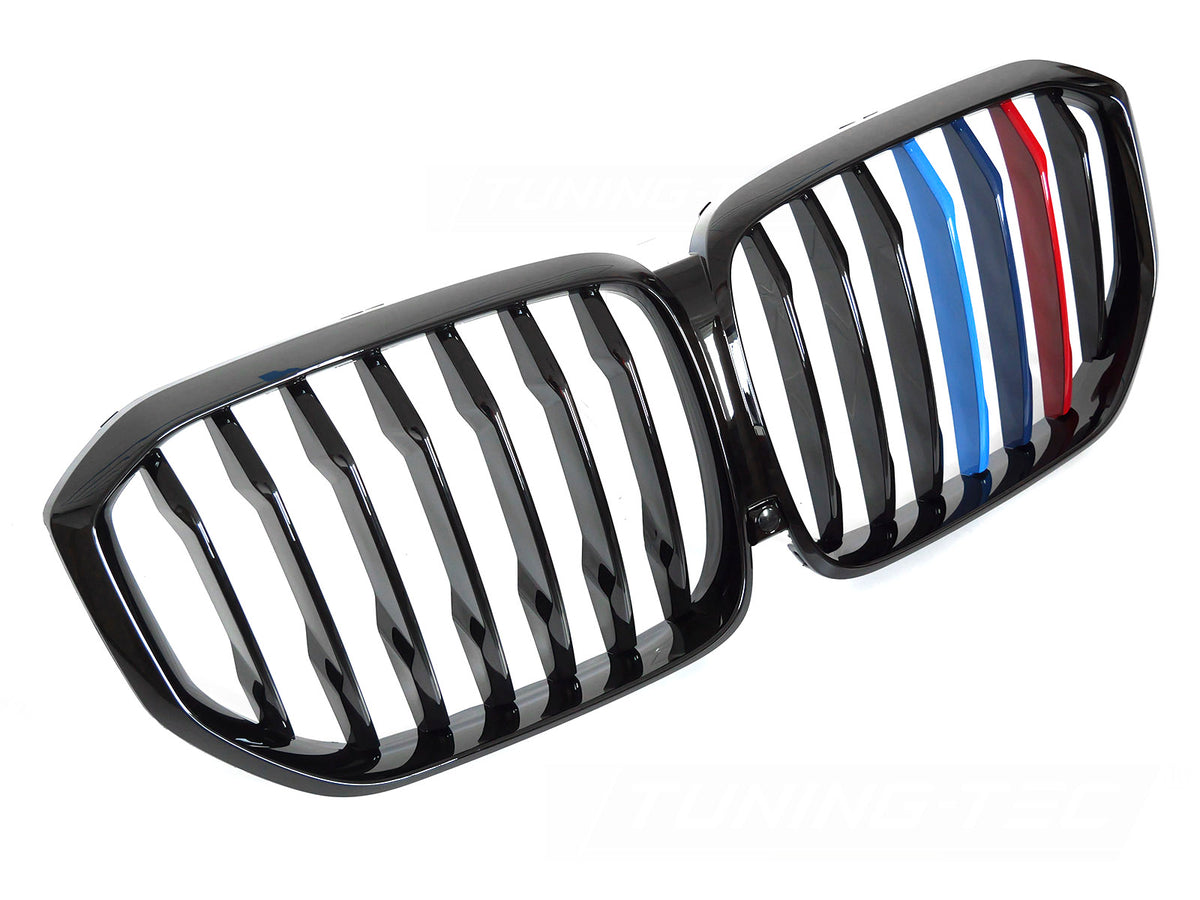 Grill til BMW X5 G05 19-22 i blank sort/trefarget sett rett forfra på hvit bakgrunn.