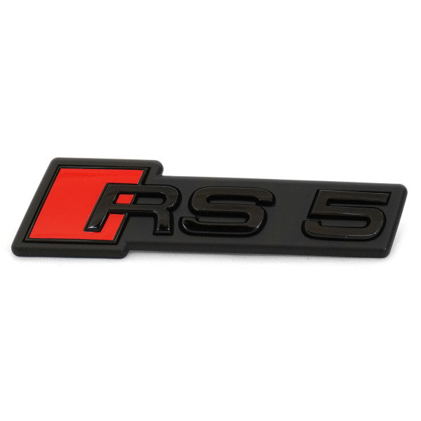 Emblem/logo til Audi blEmblem RS5 (B9 Facelift) i svart blank og rød, original del for front grill