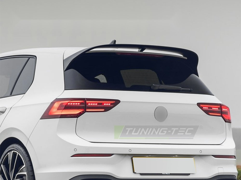 Nærbilde av overflate og struktur på takspoiler til VW Golf 8 19-24