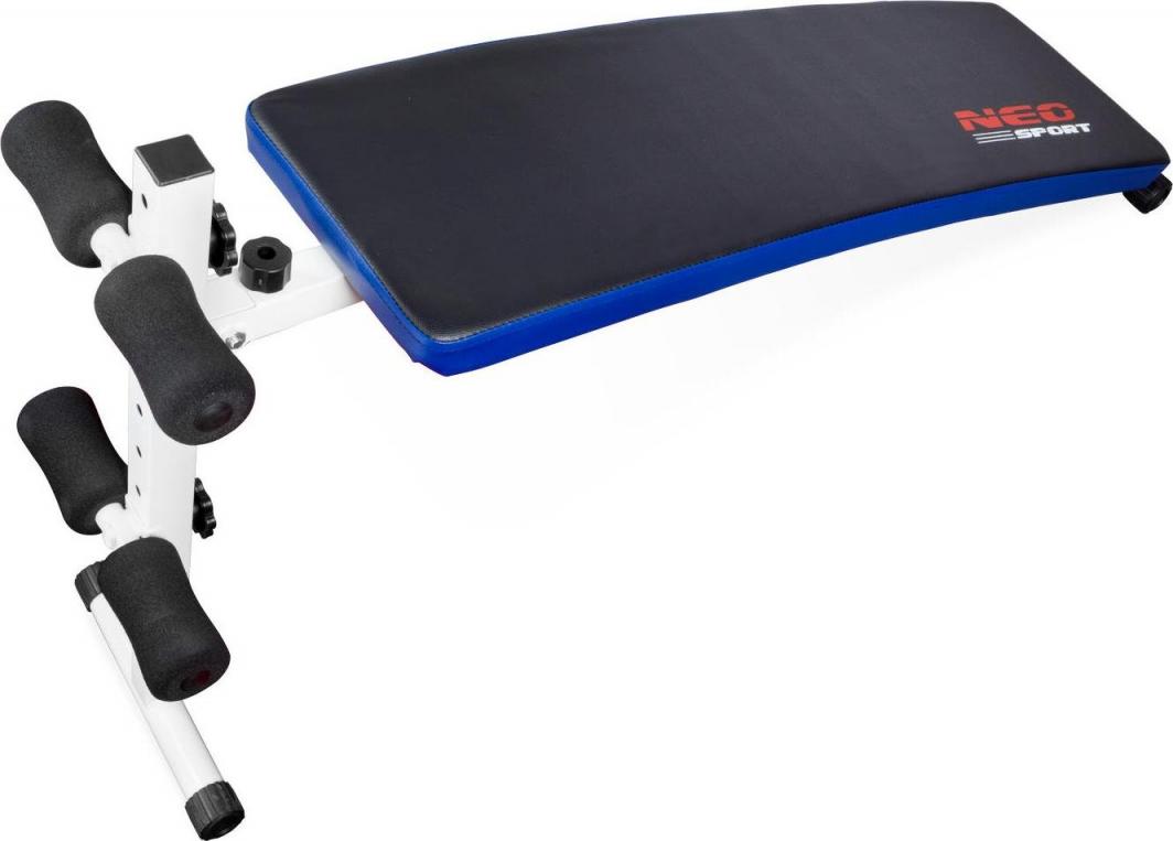 Treningsbenk Justerbar med sort og blå polstring, hvit ramme og svarte skumruller sett skrått ovenfra.