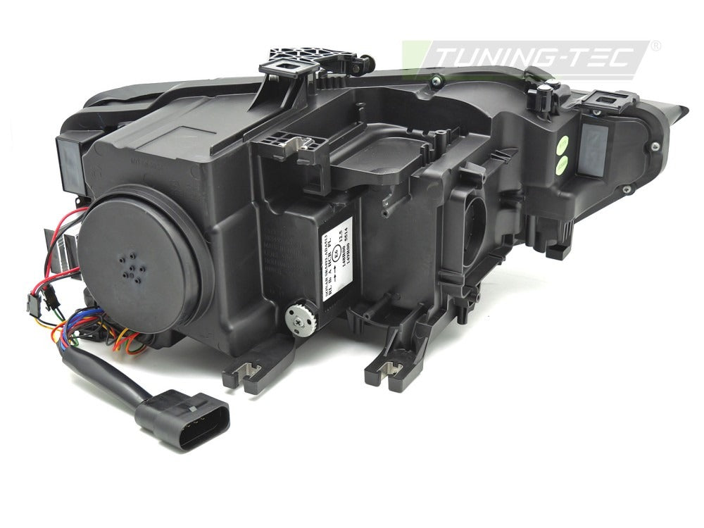 Frontlykter Audi A5 11-16 Halogen montert i bilen.