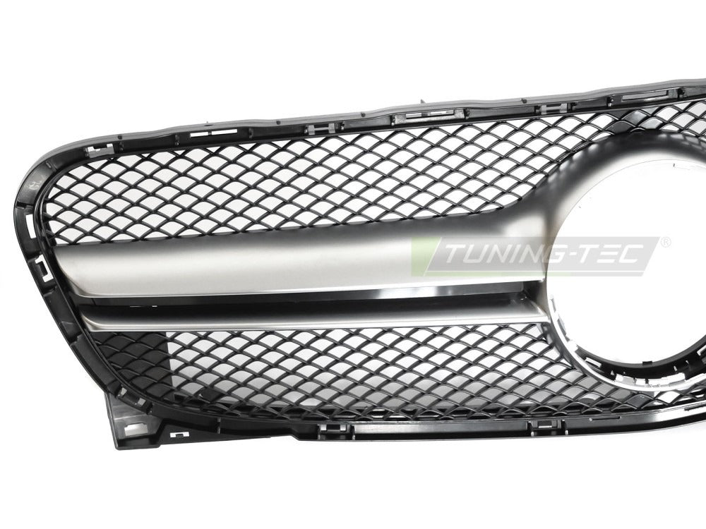 Grill Mercedes GLA X156 13-16 sett fra siden, lamellstruktur synlig.