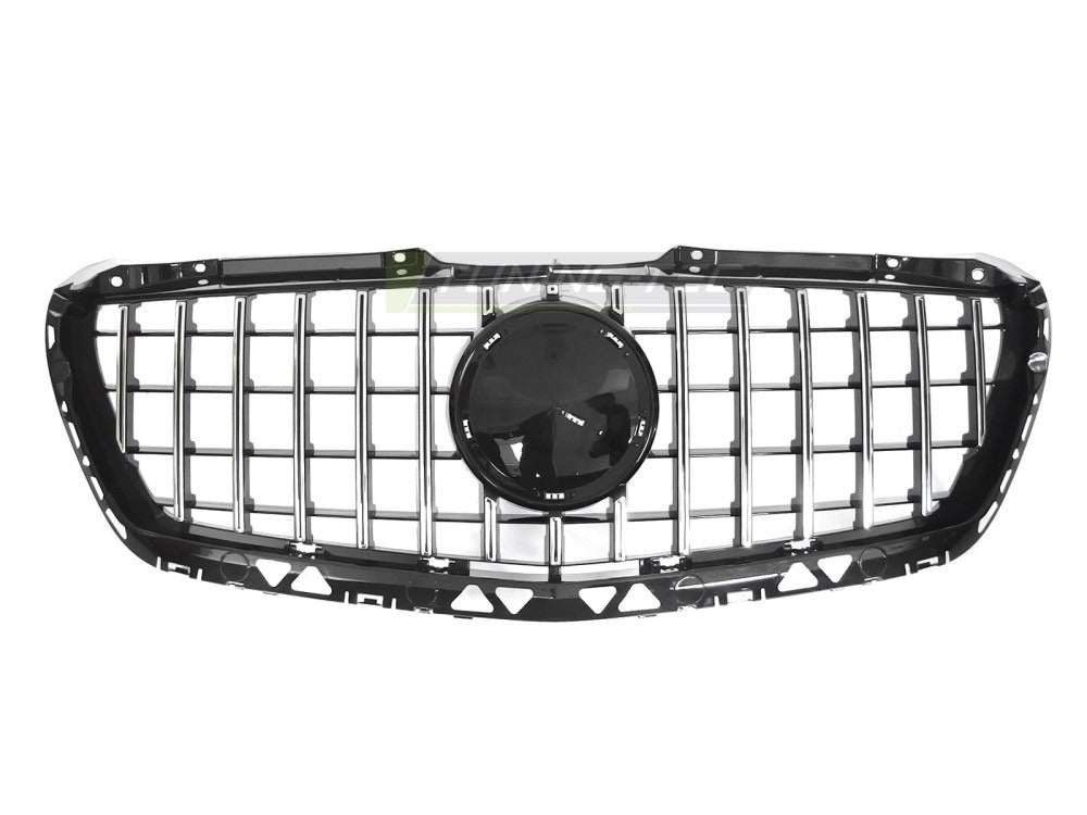 Detaljbilde av Grill Mercedes Sprinter W906 13-18 med blank sort/krom finish.