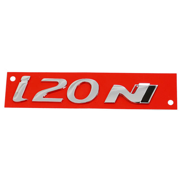 Emblem/logo til Hyundai i20N i krom, svart og rød, original del med perfekt passform til bakluken