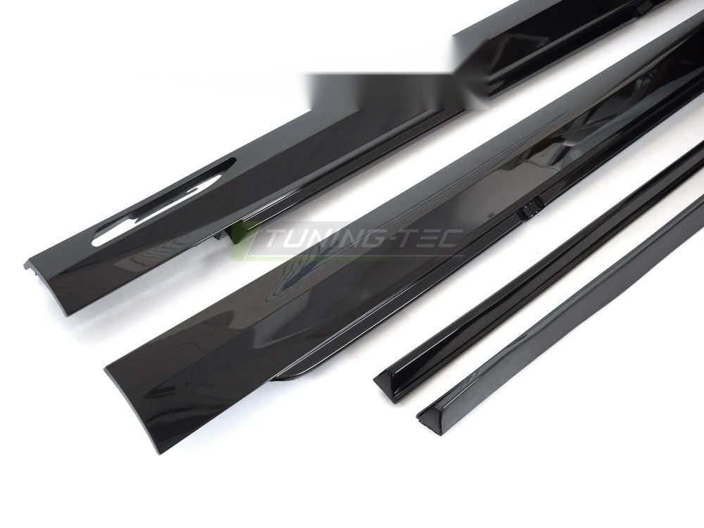 Detaljbilde av sideskjørt til Bmw G60/G61 23- med performance linjer og diffusor-detaljer.