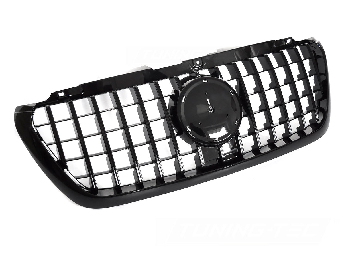 Grill GT Style til Mercedes Sprinter W907 18-22 i blank sort sett rett forfra på hvit bakgrunn.