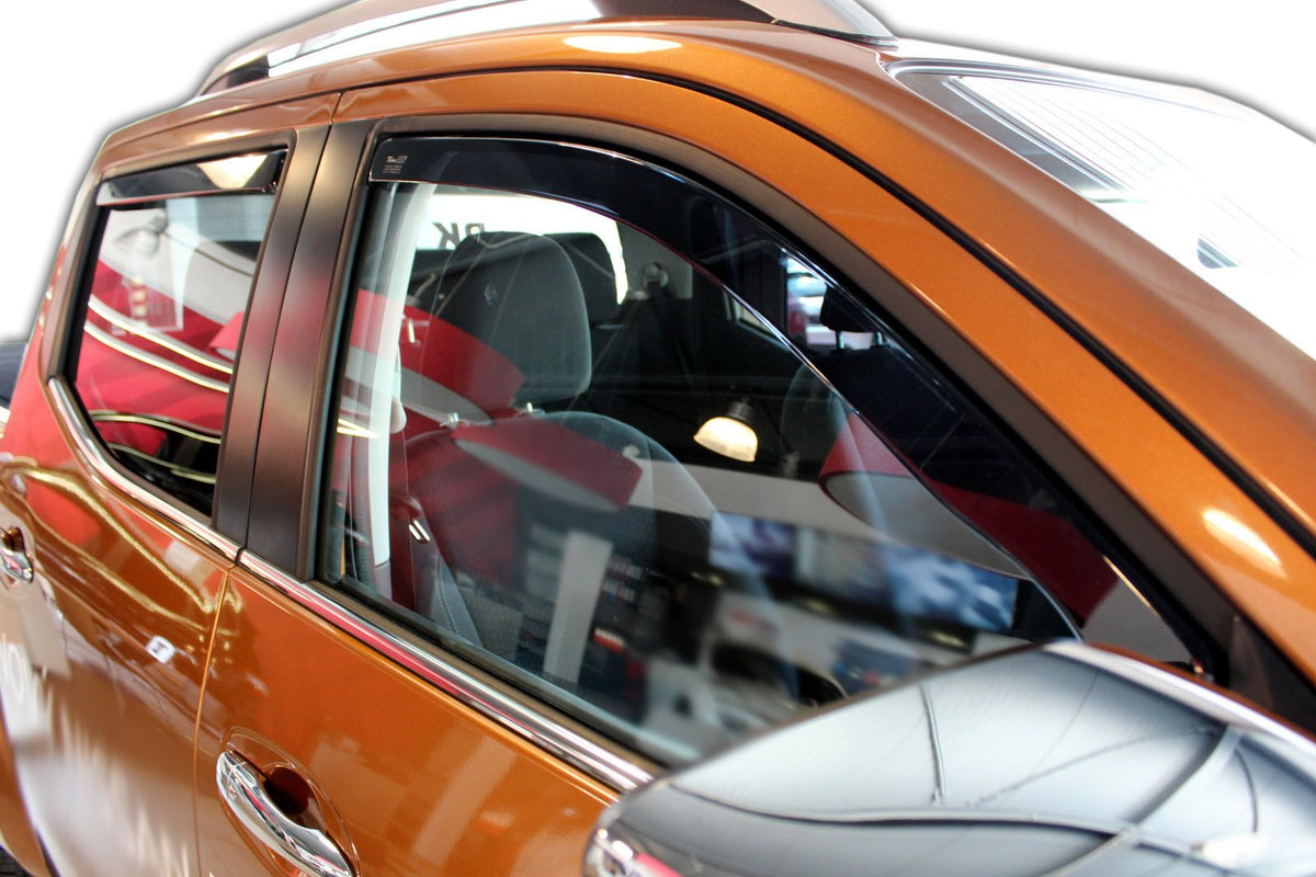 Heko vindavviser til Nissan Navara IV – sotet svart