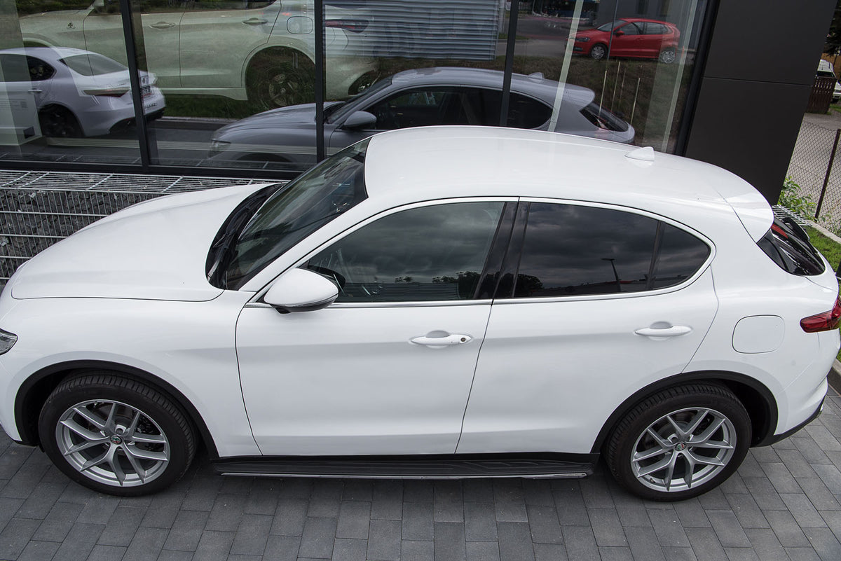 Stigtrinn Alfa Romeo Stelvio Ventshield (2016-2025) - nærbilde