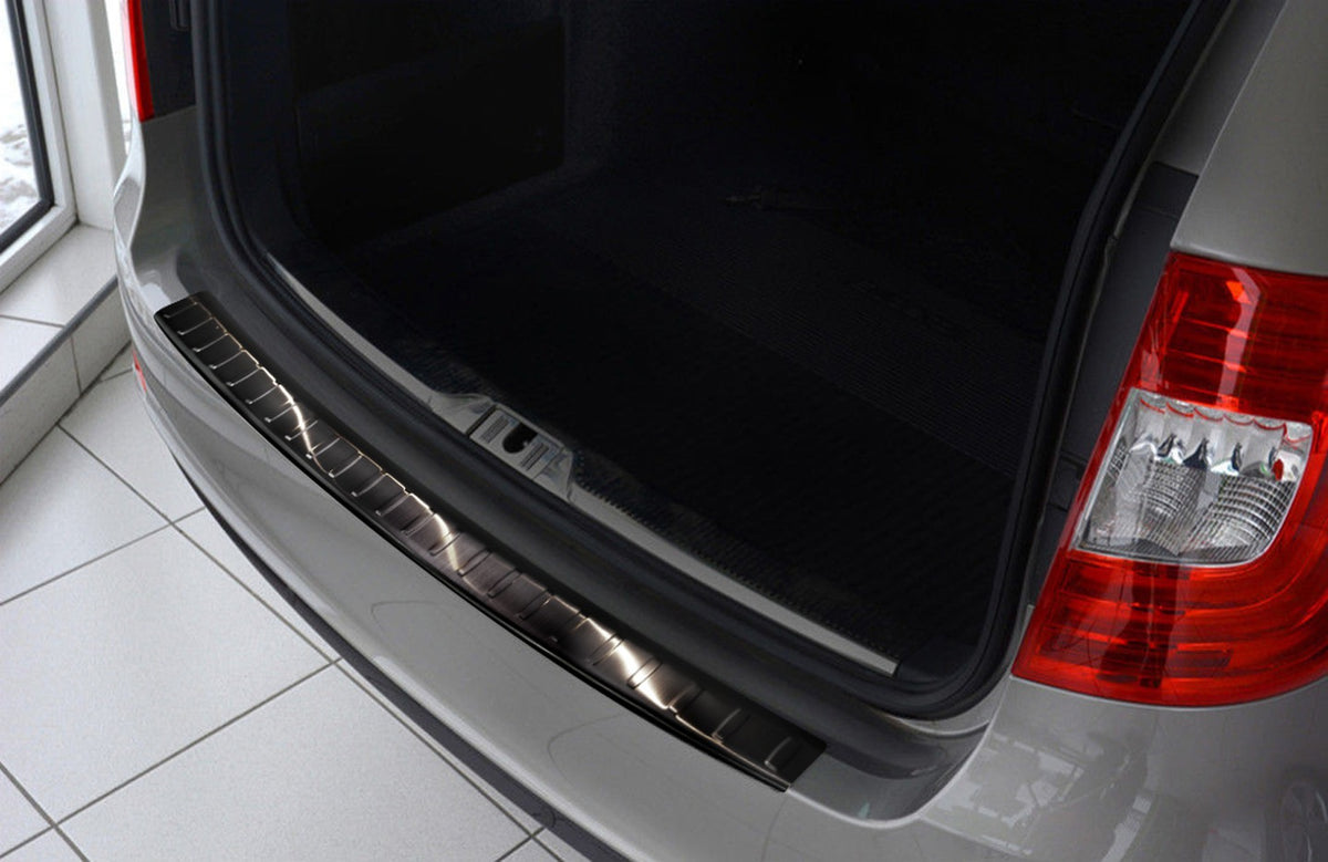 Avisa bakfangerbeskytter til Skoda Superb II Facelift Stasjonsvogn – rustfritt stål svart børstet