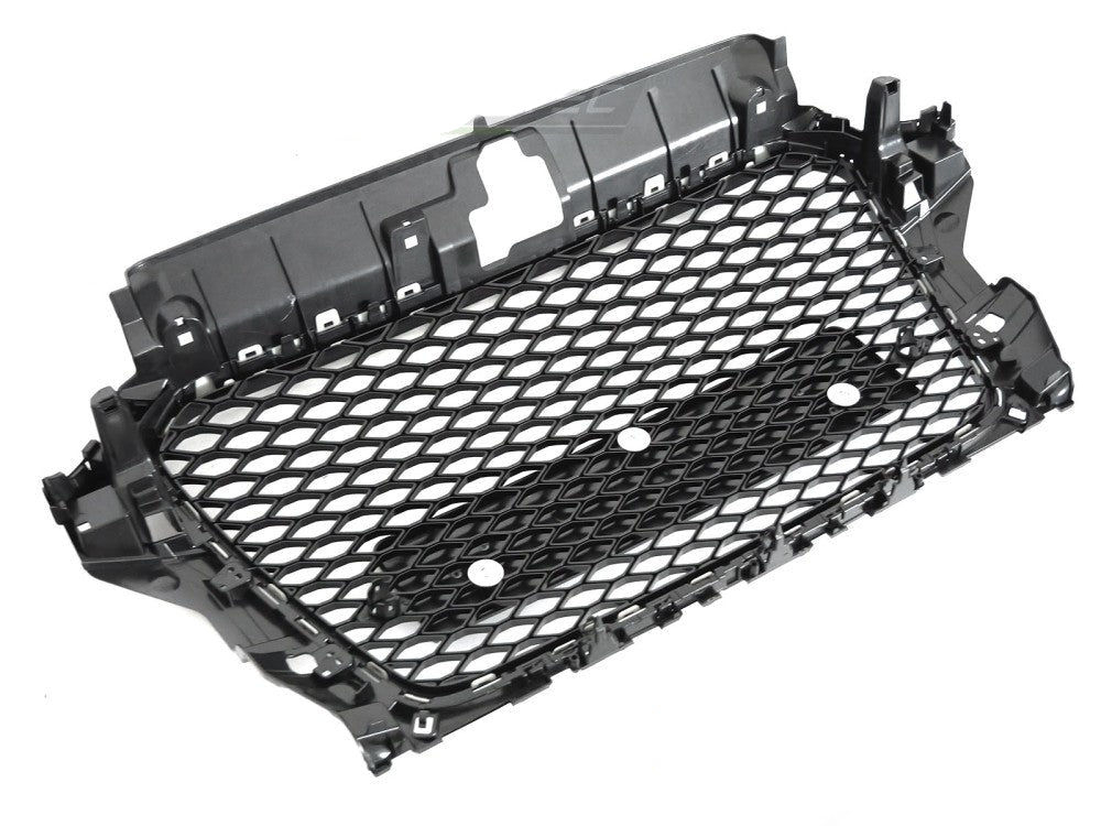 Audi A3 8V frontgrill glans svart PDC sett fra skrå vinkel, viser dybde og rammestruktur i detalj