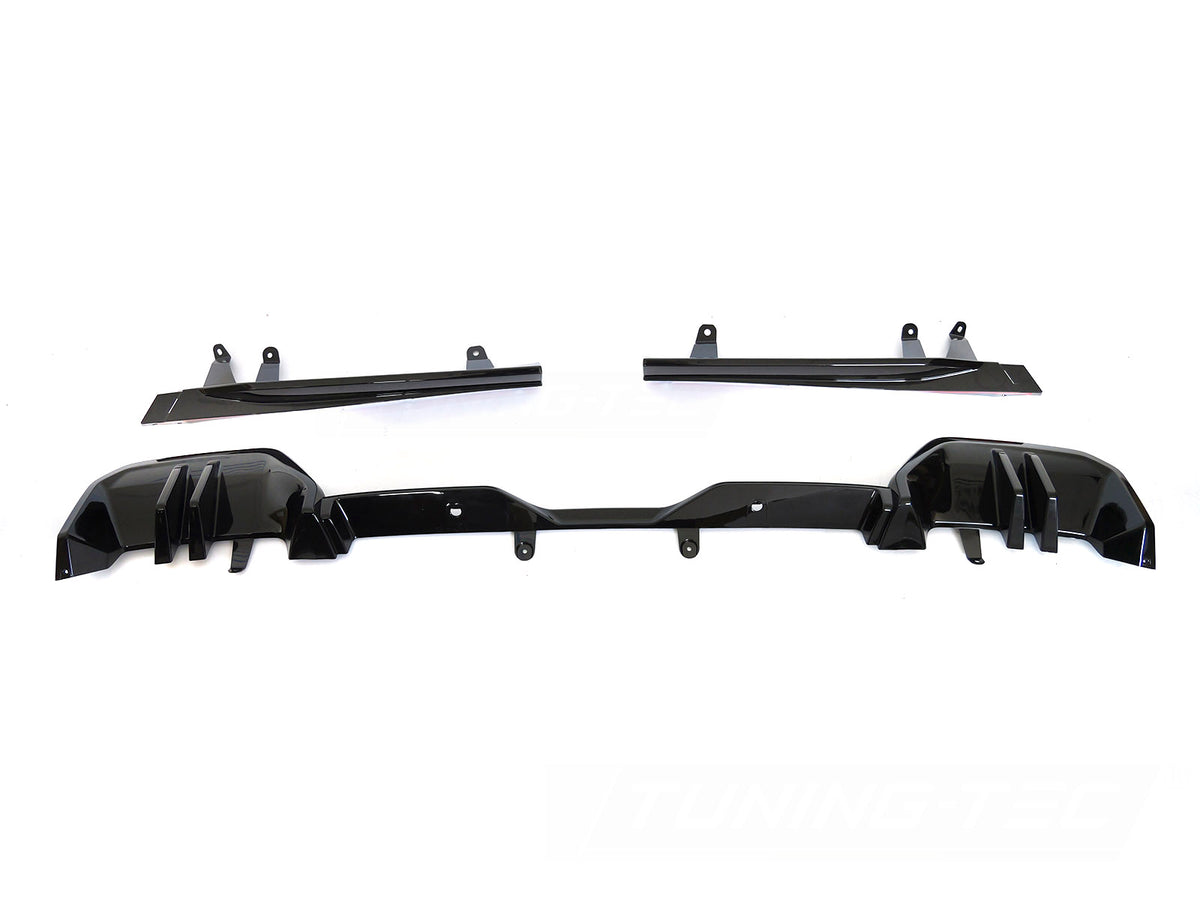 Diffusor Performance Style til Bmw G60/G61 23-, sett rett forfra på hvit bakgrunn.