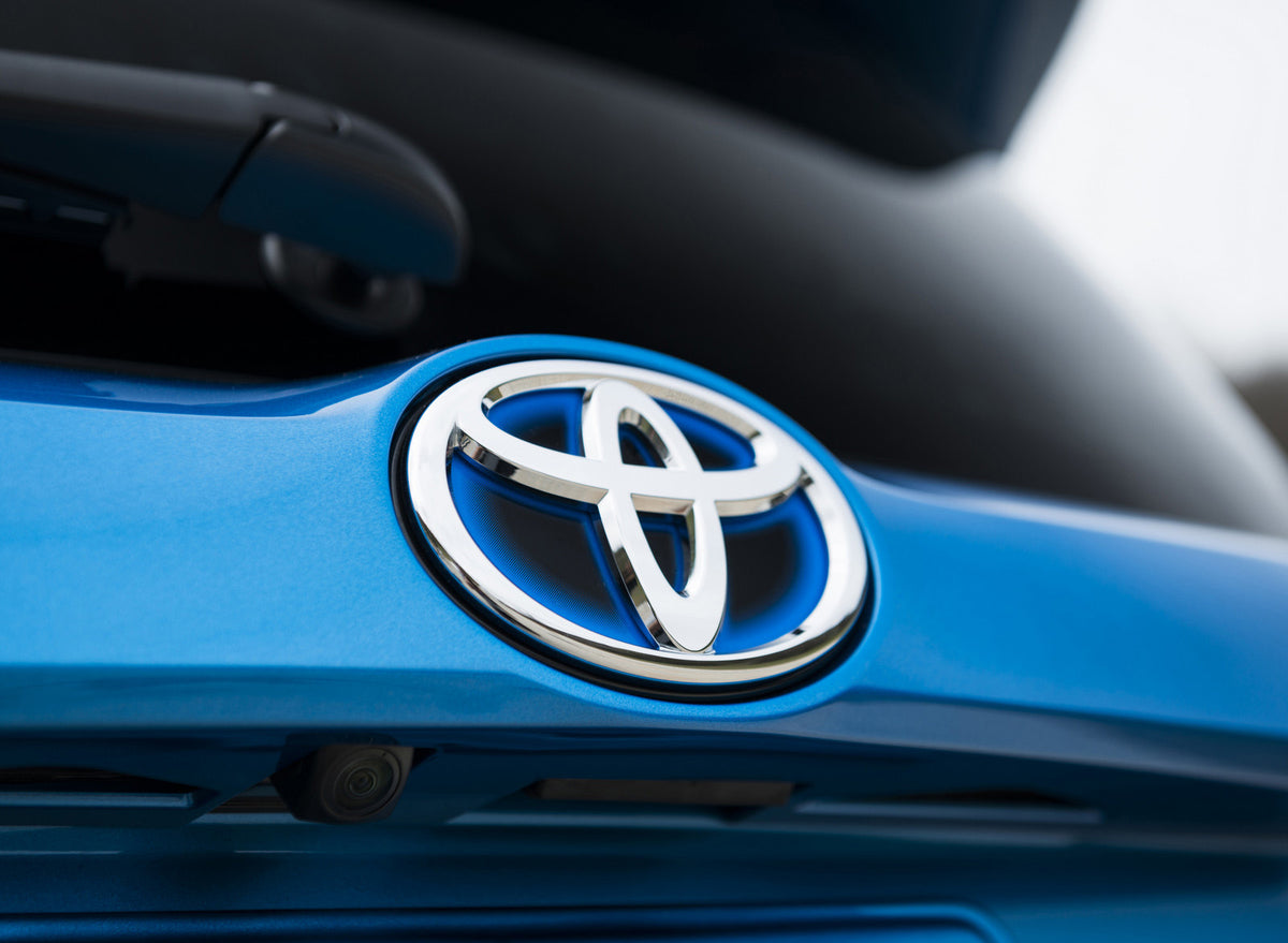 Emblem Toyota RAV4 Plug-in Hybrid Bakluke - sett bakfra