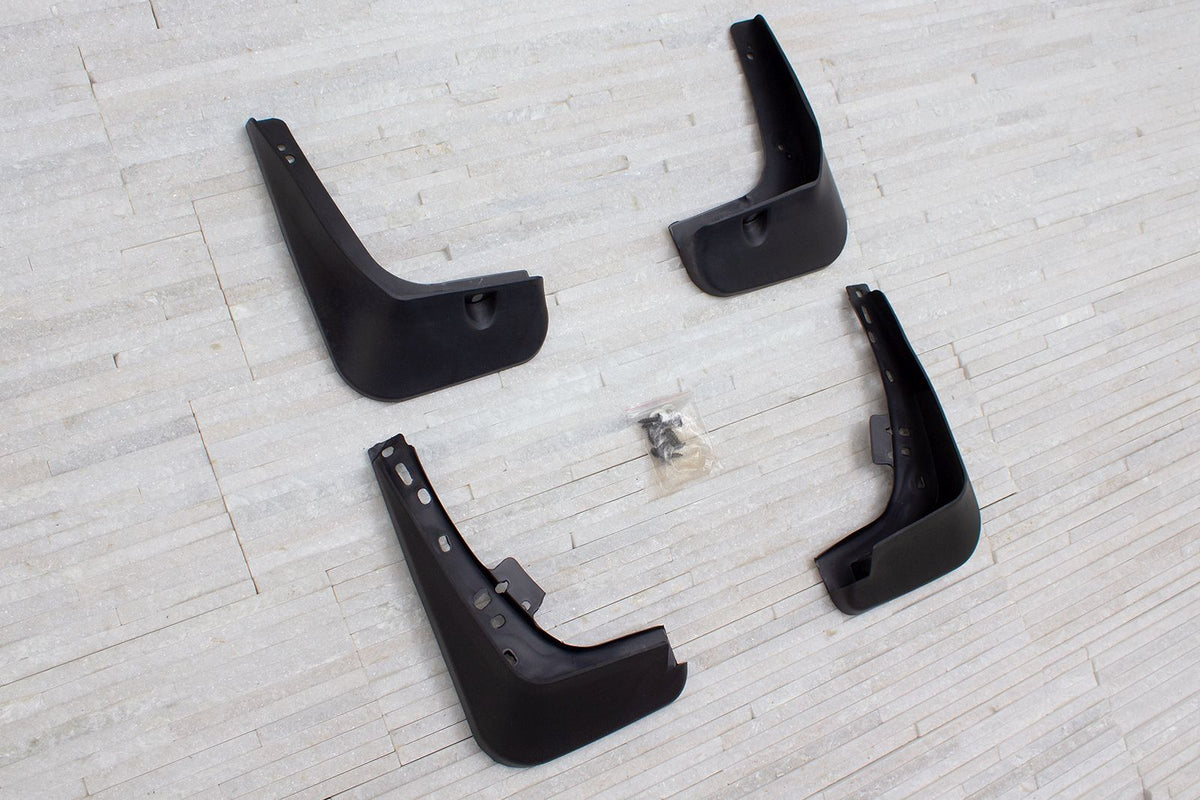 Ven-Tuning skvettlapp til Hyundai ELANTRA V – svart farge
