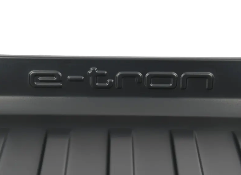 VAG OEM bagasjeromsmatte til Audi e-tron / Q8 e-tron – olje- og bensinbestandig