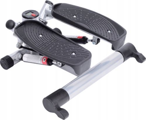 Stepmaskin med sorte fotplater og sølvfarget ramme, sett skrått ovenfra, viser justeringsmekanismer.