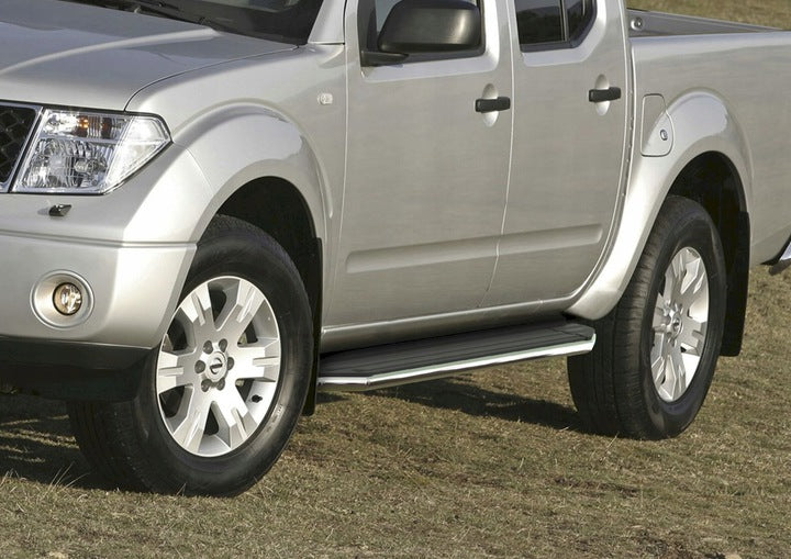 Stigtrinn Rival til Nissan Navara III (D40) i aluminium og ABS med enkel montering