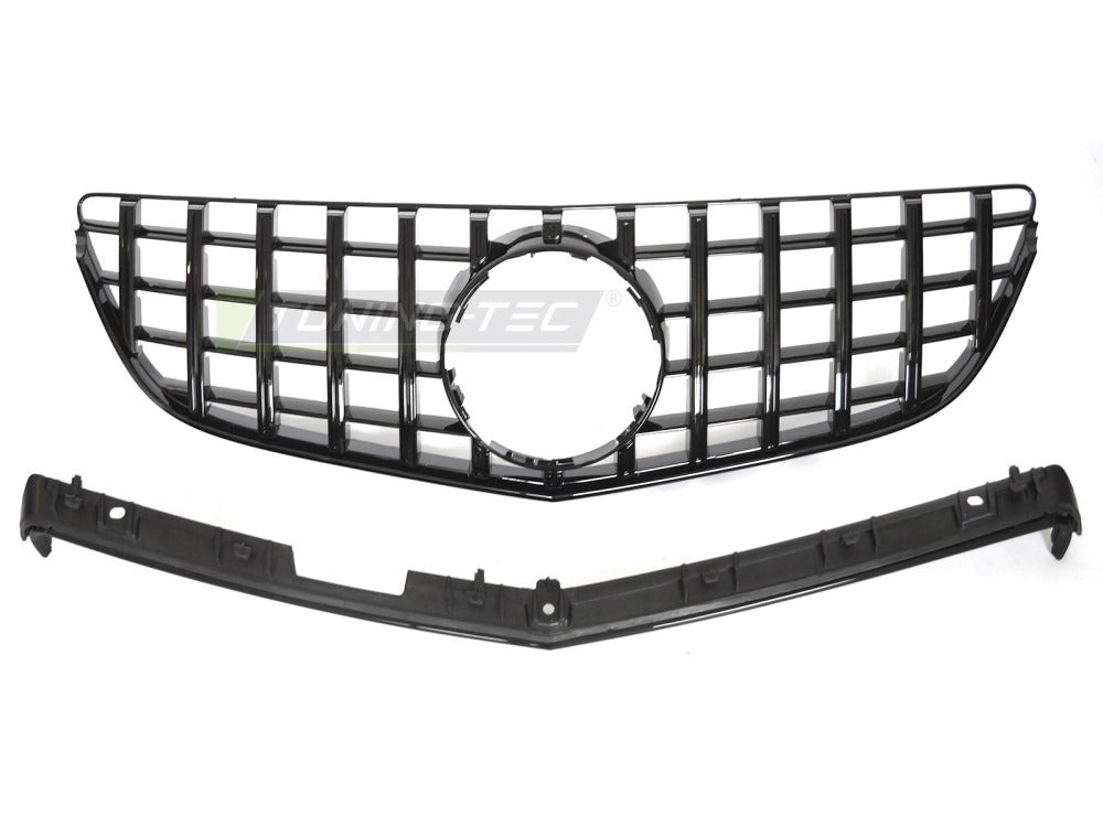 Detaljbilde av Grill E-Klasse C207 13-17 sort med lamellstruktur og emblemfeste.