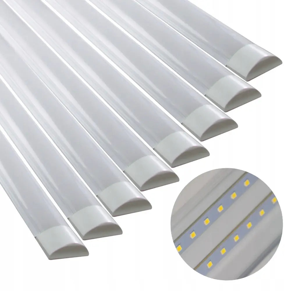 8X LED-lampe 120 cm, seks hvite lysrør med synlige gule LED-dioder sett fra skrå vinkel.