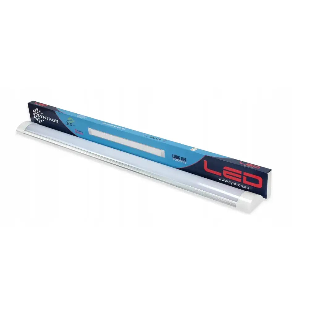 LED panel lampe 120 cm, hvit plast, vist diagonalt med blå og svart eske med røde detaljer og tydelig produktmerking.