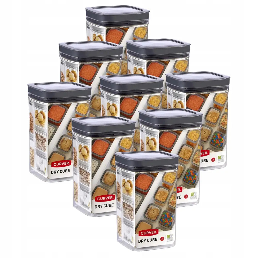 Beholder for tørrmat 1,8L, åtte stablede bokser med svarte lokk, synlige etiketter og illustrasjoner av tørrvarer.