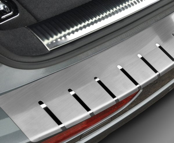 Alufrost bakfangerbeskytter til Skoda Superb III Stasjonsvogn / Chrome – perfekt passform