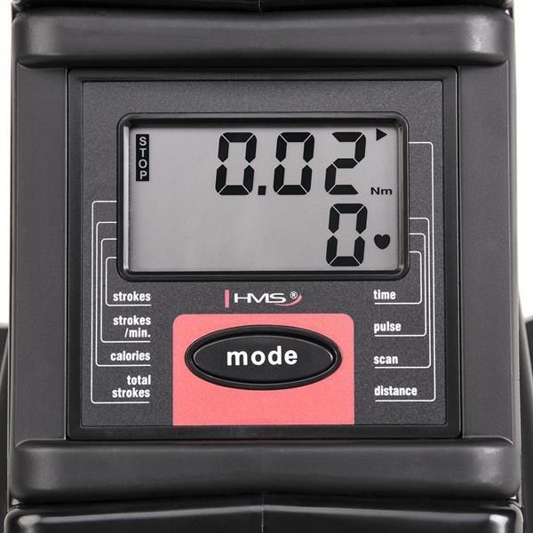 Romaskin Trening sort digital skjerm med store tall, måleverdier og tydelige knapper sett rett forfra.