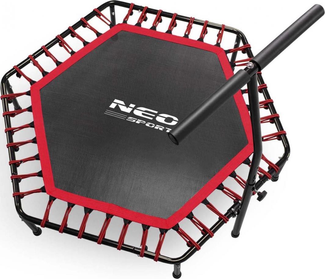 Trampoline Inne, sekskantet sort trampoline med rød kant, røde strikker og justerbart håndtak sett ovenfra.