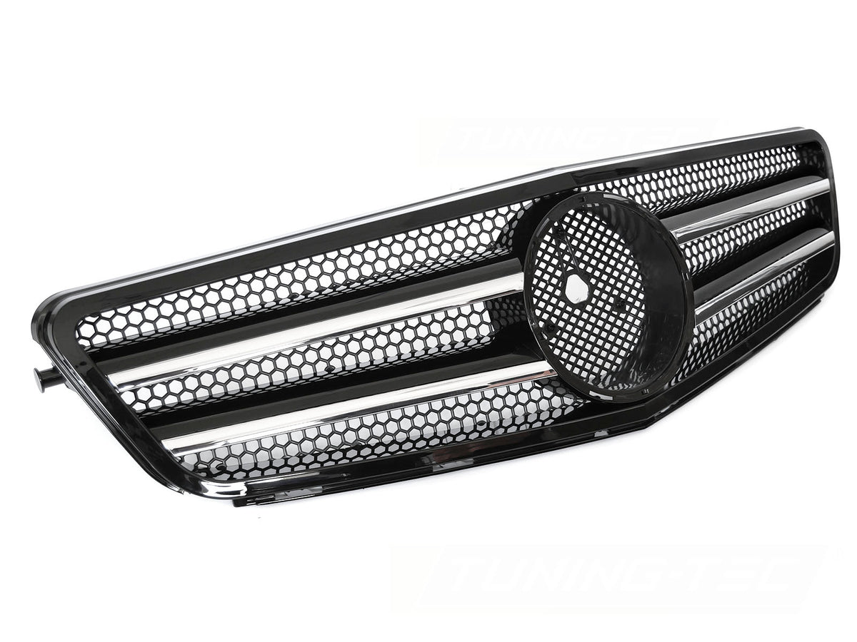 Grill til Mercedes C-Klasse W204/S204 07-14 i sort/krom sett rett forfra på hvit bakgrunn.