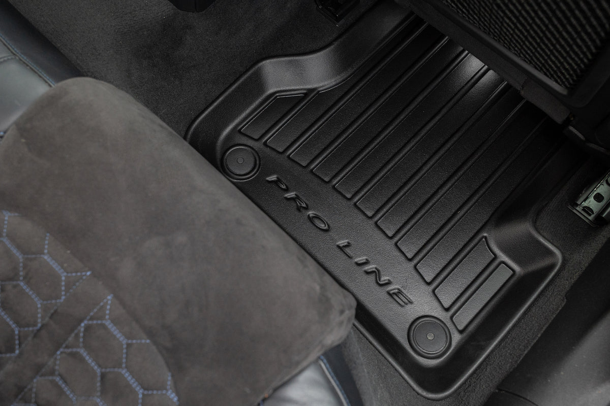 Gulvmatter Mercedes C (W203/S203) (2000-2007) – 3D Premium med sidekant - nærbilde