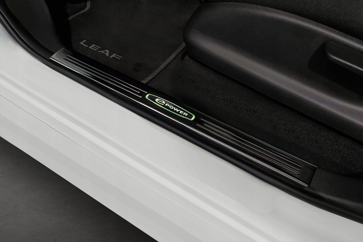 Avisa dørbeskytter til Nissan Leaf II – svar blank med E-Power logo
