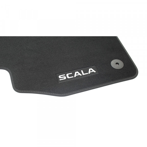 VAG OEM stoffmatter til Skoda Scala – satin svart farge