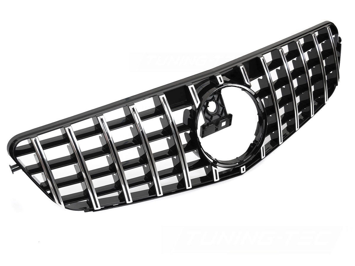Grill til Mercedes C-Klasse W204/S204 07-14 i sort/krom sett rett forfra på hvit bakgrunn.