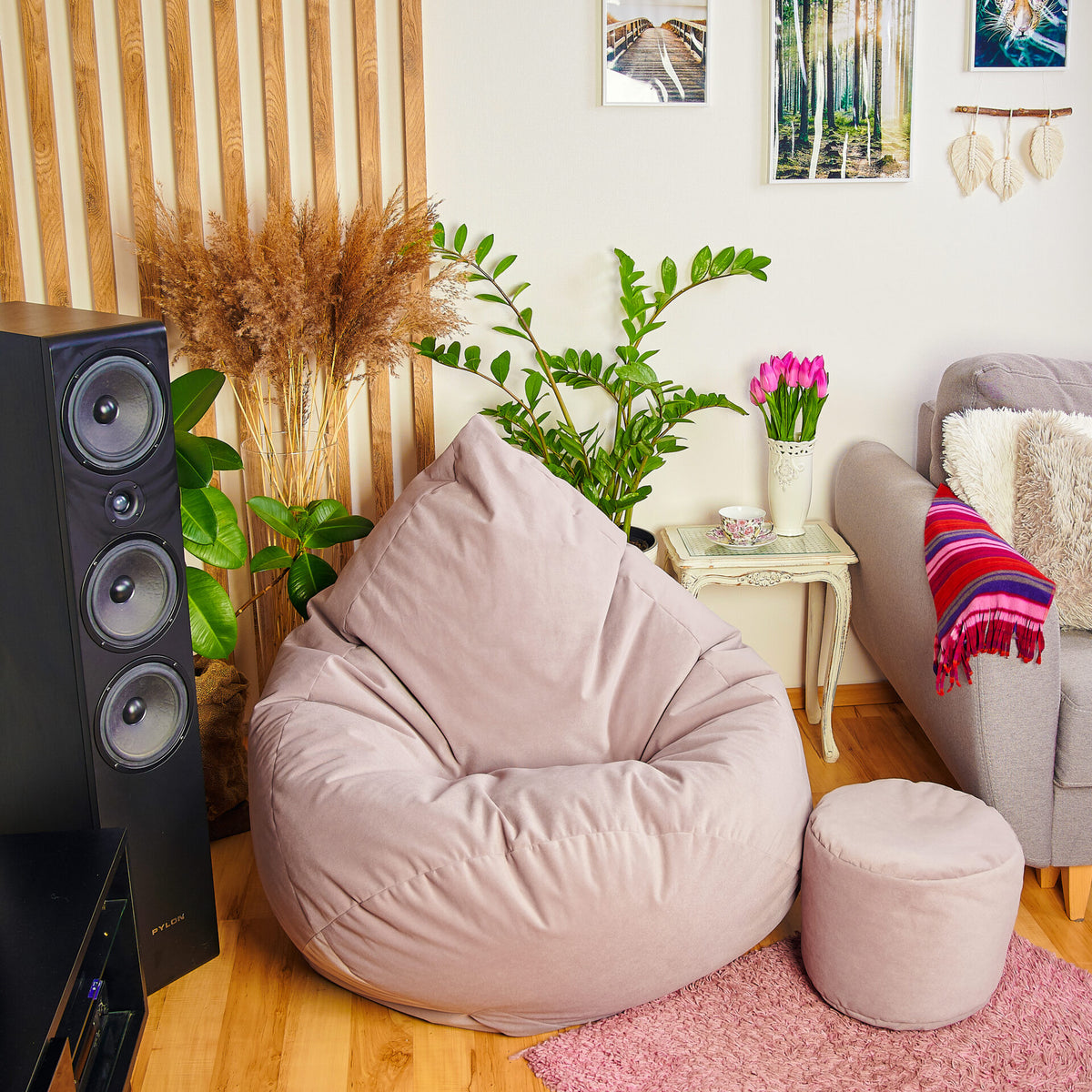 Sakkosekk Fluff plysj rosa med puff – Cronen naerbilde