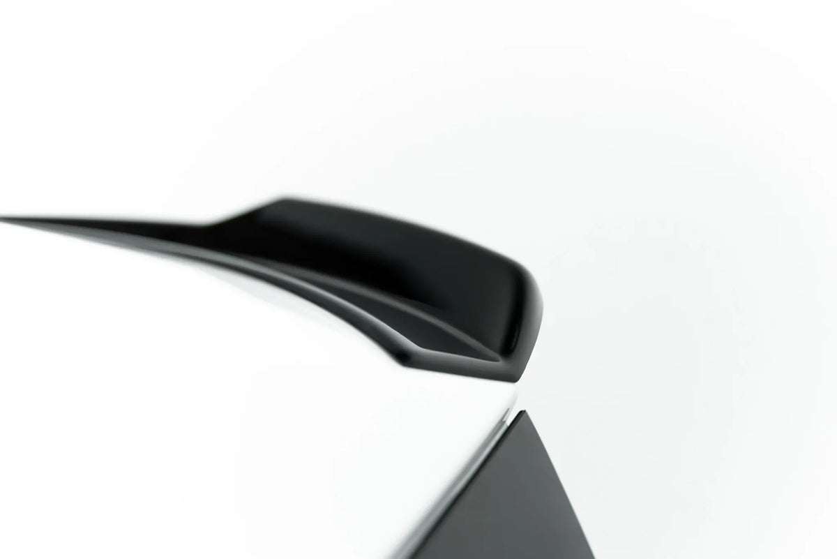Detalj av 3M-tape på undersiden av Spoiler Cap til T-Roc Mk2