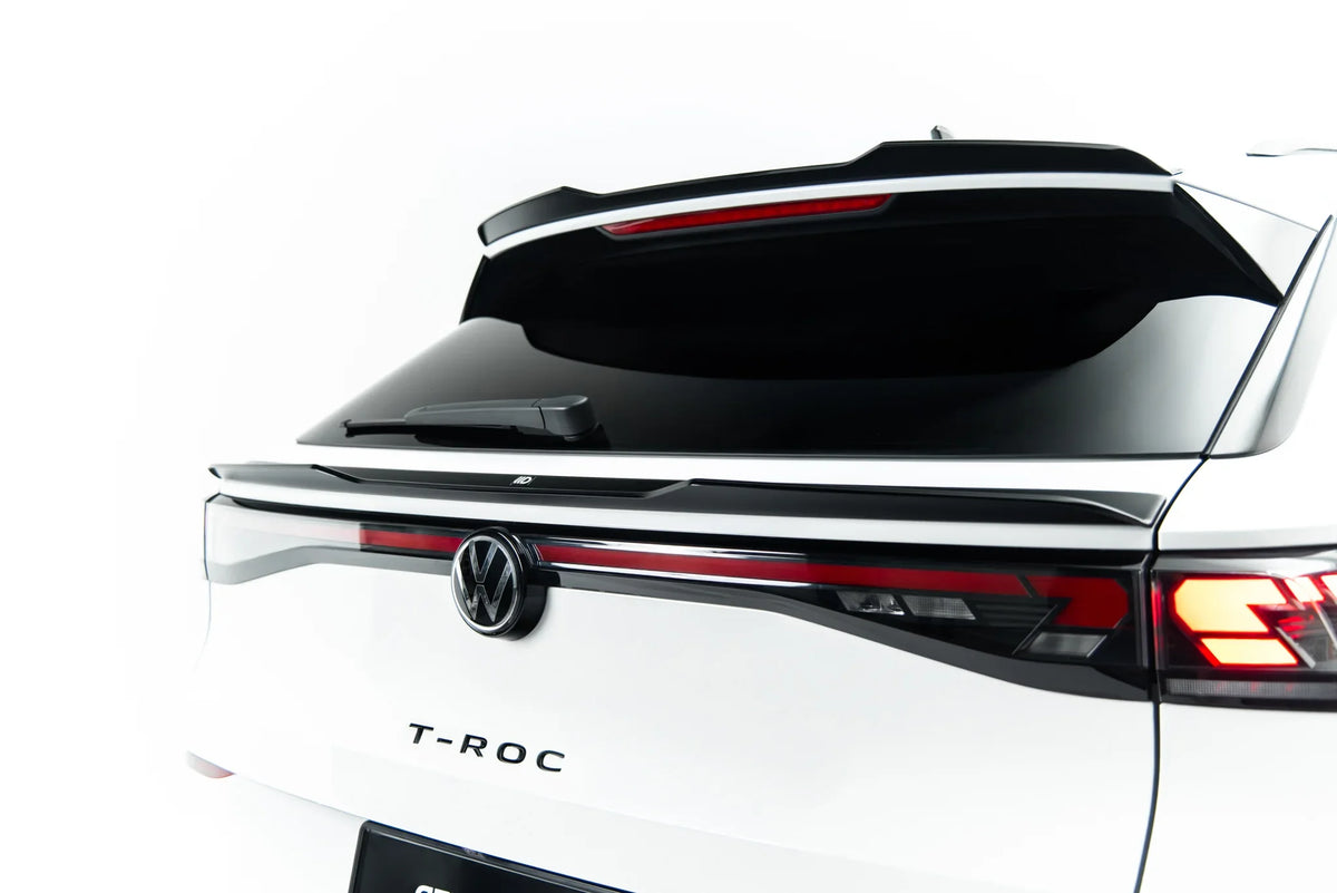 Spoiler Cap i blank sort til Volkswagen T-Roc Mk2 montert på bakluken