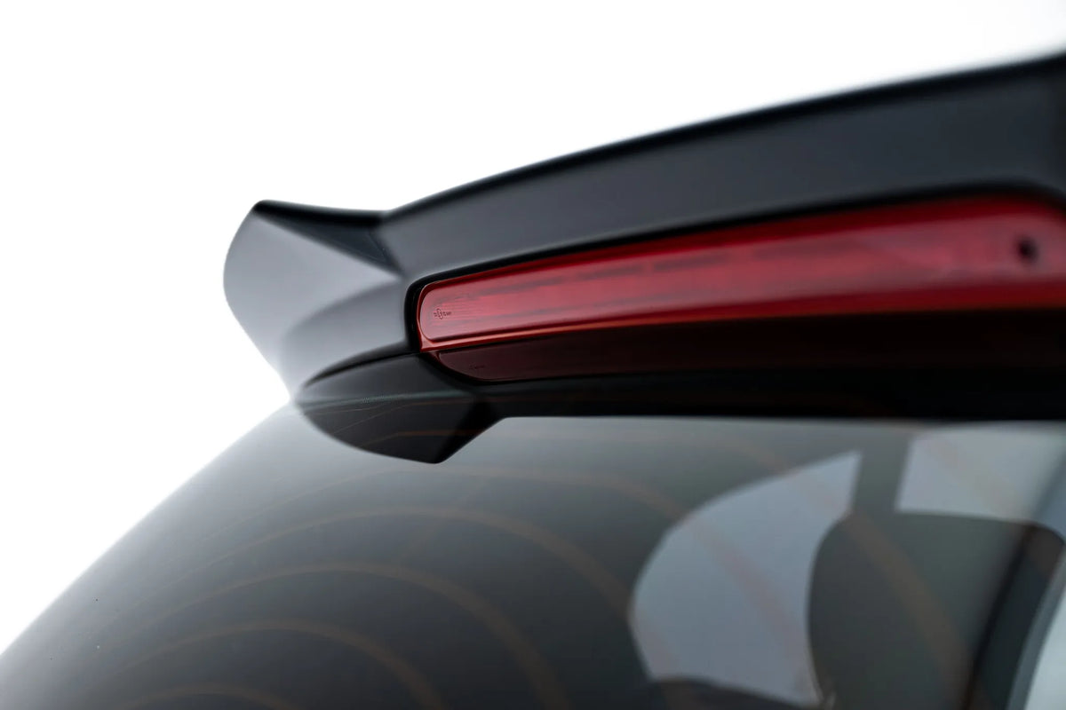 Detaljbilde av ABS spoiler cap til BMW 1-serie F20 med 3M-tape